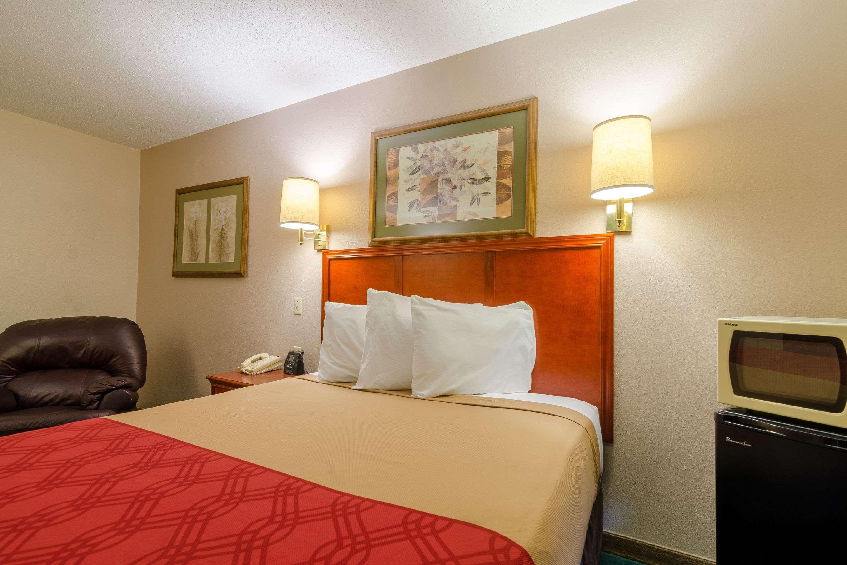 Rodeway Inn Mitchell Exterior foto