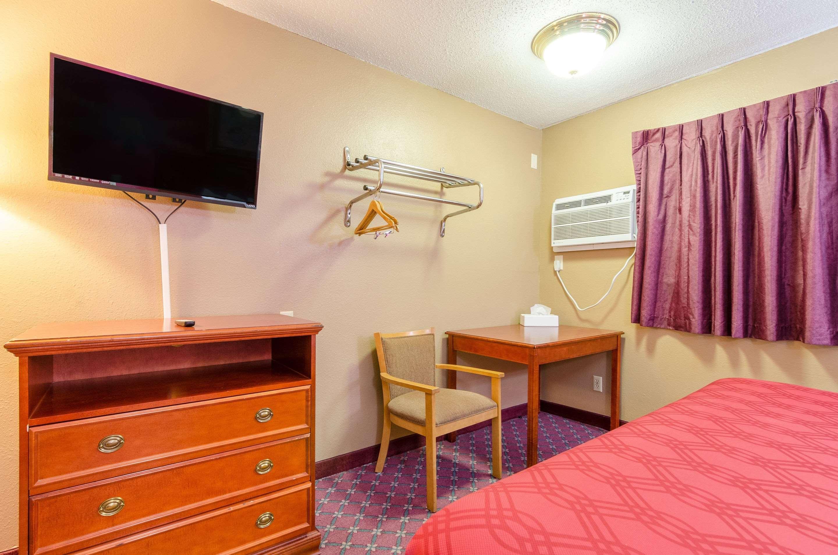 Rodeway Inn Mitchell Exterior foto